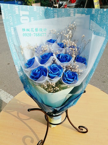 藍色玫瑰花束音樂會，情人節，紀念日周年慶，求婚，發表會，結婚，喜慶，任何場合都適合喔! !