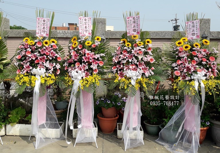 東勢鄉喪事花柱高架鮮花花籃與褒忠鄉告別式會場追思花禮專車配送