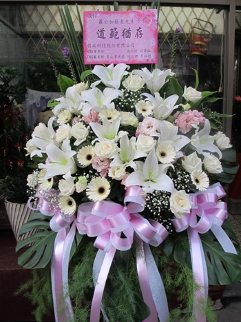 追思園彰化會館送花_彰化追思園生命會館花籃花柱
